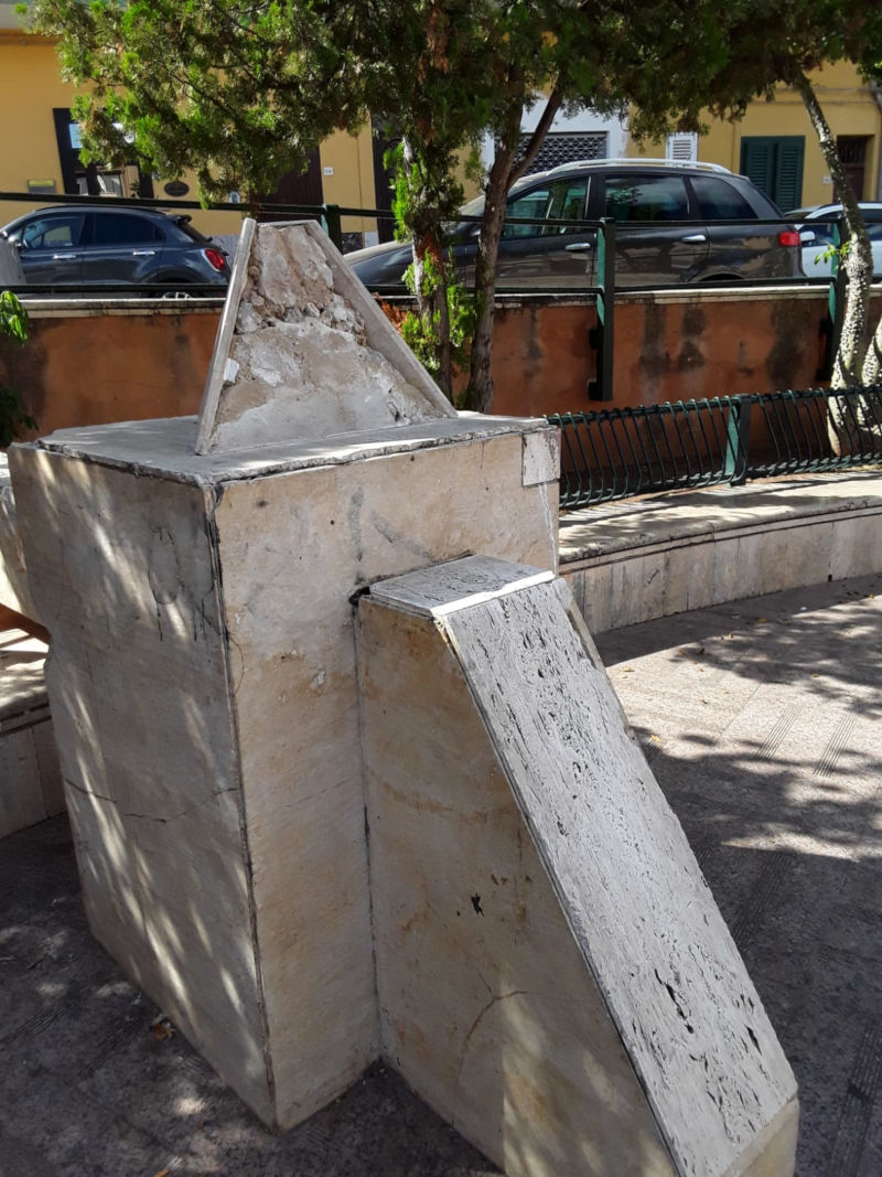 monumento piazza 02